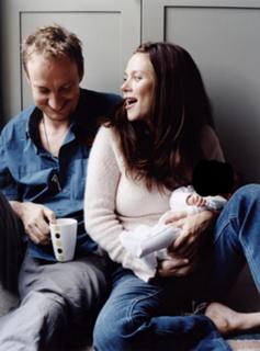 Anna Friel feet photo thumbnail
