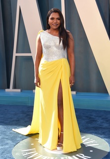 Mindy Kaling feet photo thumbnail
