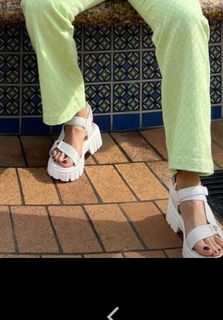 Tania Rincón feet photo thumbnail