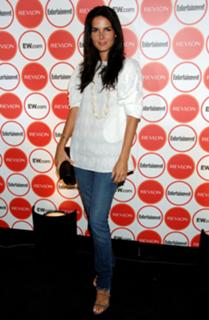Angie Harmon feet photo thumbnail