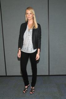 Charlize Theron feet photo thumbnail