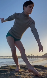 Selma Blair feet photo thumbnail