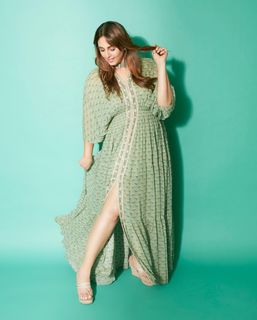 Huma Qureshi feet photo thumbnail