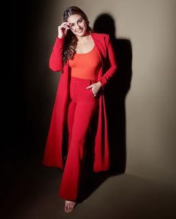 Huma Qureshi feet photo thumbnail