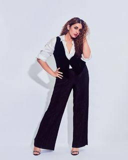 Huma Qureshi feet photo thumbnail