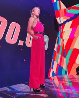Nicole Neumann feet photo thumbnail