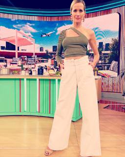 Julieta Prandi feet photo thumbnail