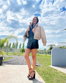 Carolina Ardohain feet photo thumbnail