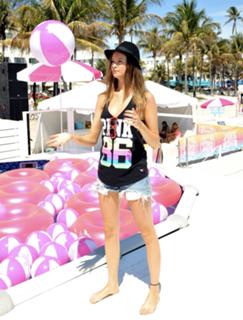 Behati Prinsloo feet photo thumbnail