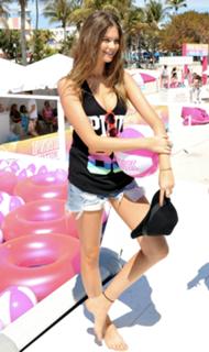 Behati Prinsloo feet photo thumbnail