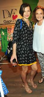 Milla Jovovich feet photo thumbnail
