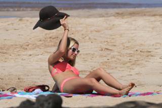Ashley Tisdale feet photo thumbnail