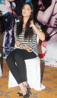 Shruti Haasan feet photo thumbnail