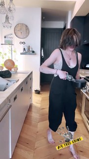 Katie Cassidy feet photo thumbnail