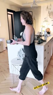 Katie Cassidy feet photo thumbnail