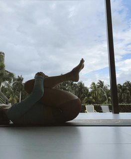 Seyma Subasi feet photo thumbnail