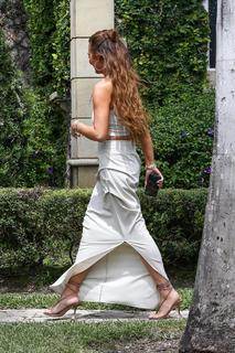 Chrissy Teigen feet photo thumbnail