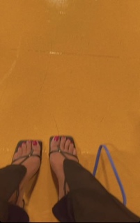 Candice Patton feet photo 3