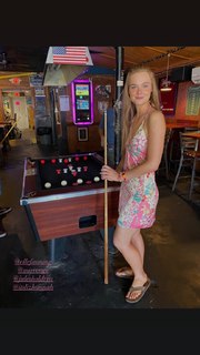 Elle Fanning feet photo thumbnail