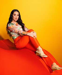 Katy Perry feet photo thumbnail