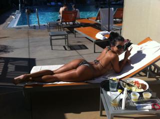 Vida Guerra feet photo thumbnail