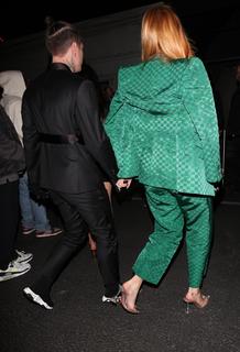 Bella Thorne feet photo thumbnail