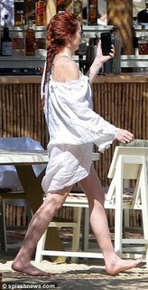 Lindsay Lohan feet photo thumbnail