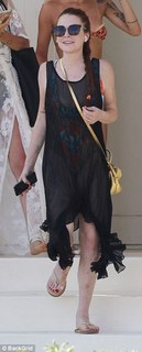 Lindsay Lohan feet photo thumbnail