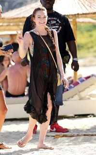 Lindsay Lohan feet photo thumbnail