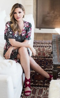 Daisy Fuentes feet photo thumbnail