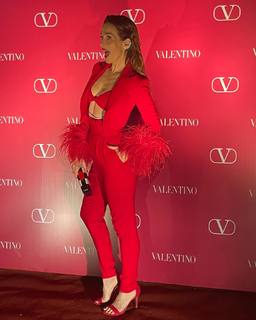 Natalia Oreiro feet photo thumbnail