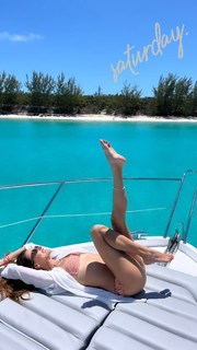 Alessandra Ambrosio feet photo thumbnail