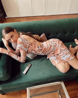 Xenia Tchoumitcheva feet photo thumbnail