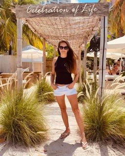 Karolina Kowalkiewicz feet photo thumbnail