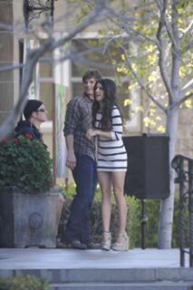 Shenae Grimes-Beech feet photo thumbnail