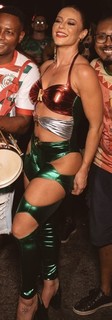 Paolla Oliveira feet photo thumbnail