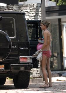 Alessandra Ambrosio feet photo thumbnail