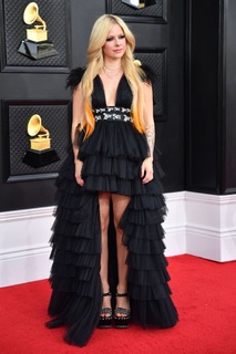 Avril Lavigne feet photo thumbnail