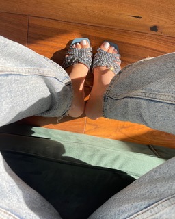 Xenia Tchoumitcheva feet photo thumbnail