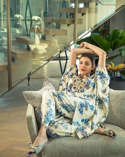 Kajal Aggarwal feet photo thumbnail