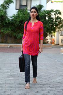 Shriya Saran feet photo thumbnail