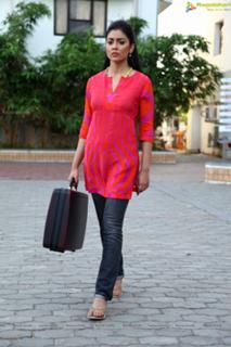 Shriya Saran feet photo thumbnail