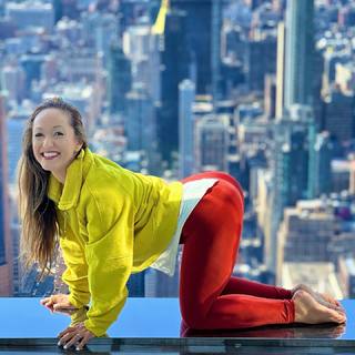 Kino MacGregor feet photo thumbnail