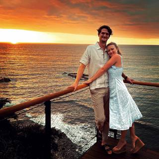 Emily Osment feet photo thumbnail