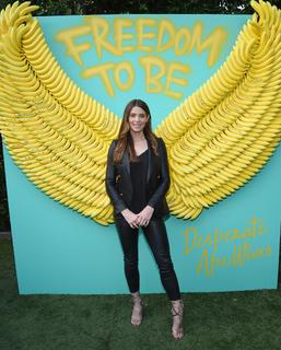 Ashley Greene feet photo thumbnail