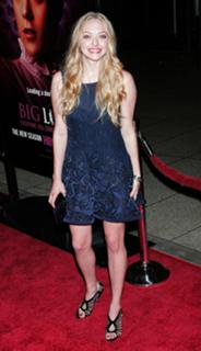Amanda Seyfried feet photo thumbnail