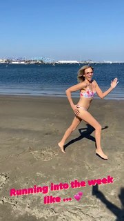Debbie Gibson feet photo thumbnail