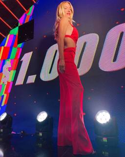 Nicole Neumann feet photo thumbnail