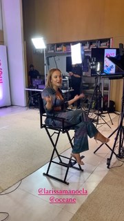Larissa Manoela feet photo thumbnail
