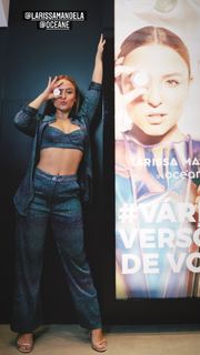 Larissa Manoela feet photo thumbnail